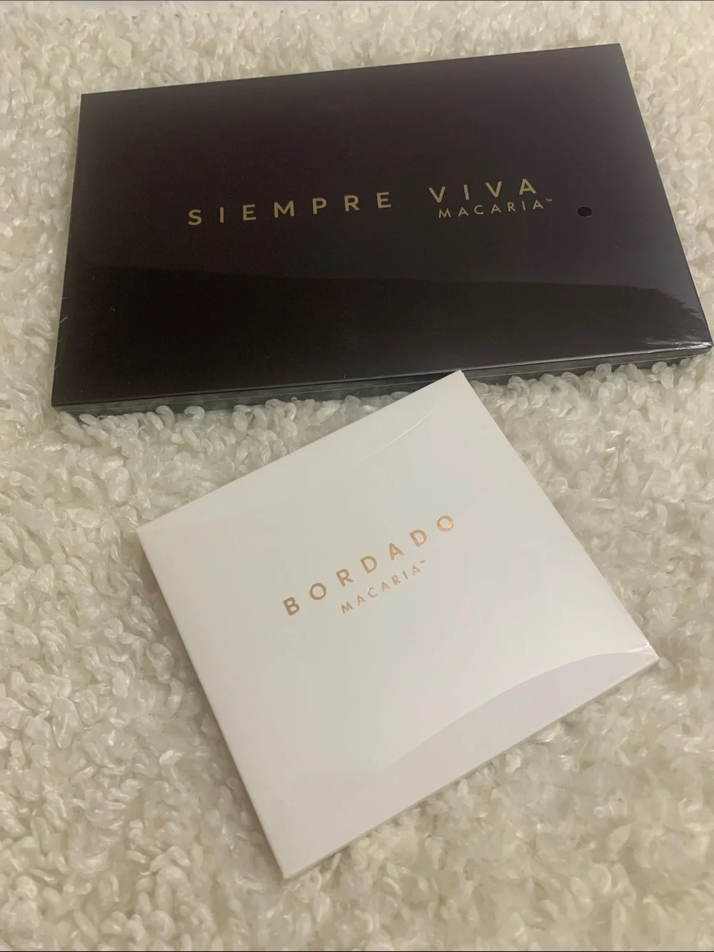 Siempre Viva Macaria & Bordado Macaria Palettes - Black & White Packaging